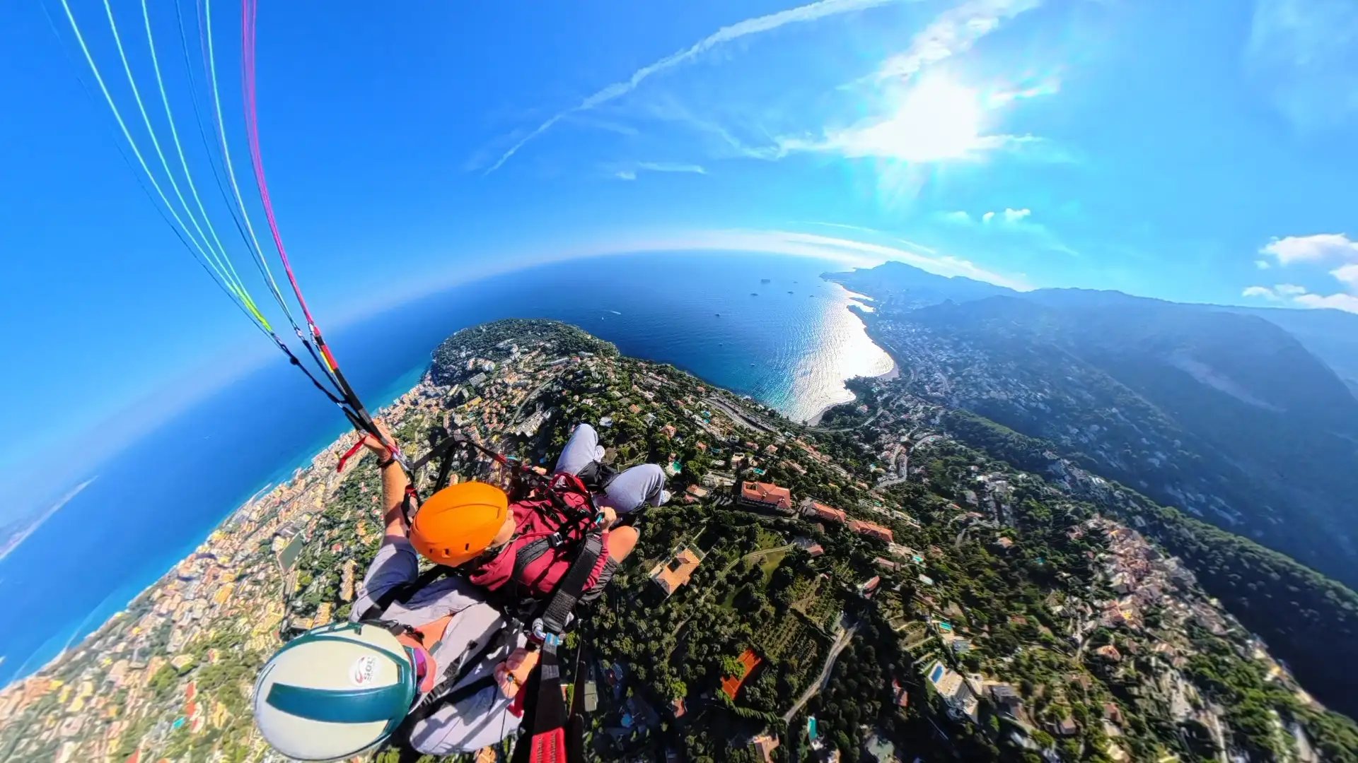 Vol en parapente biplace au-dessus de Roquebrune-Cap-Martin, face à Monaco